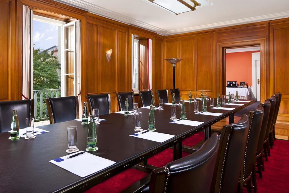 Hotel Elephant Weimar, Autograph Collection Экстерьер фото The boardroom at the London School of Economics