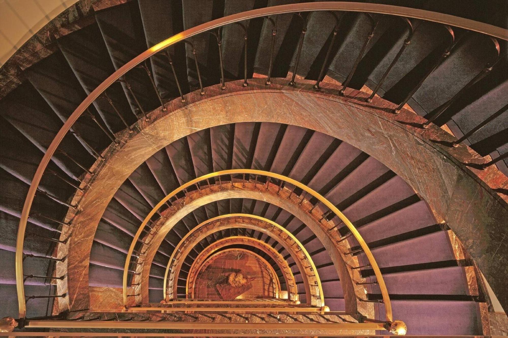 Hotel Elephant Weimar, Autograph Collection Экстерьер фото Spiral staircase