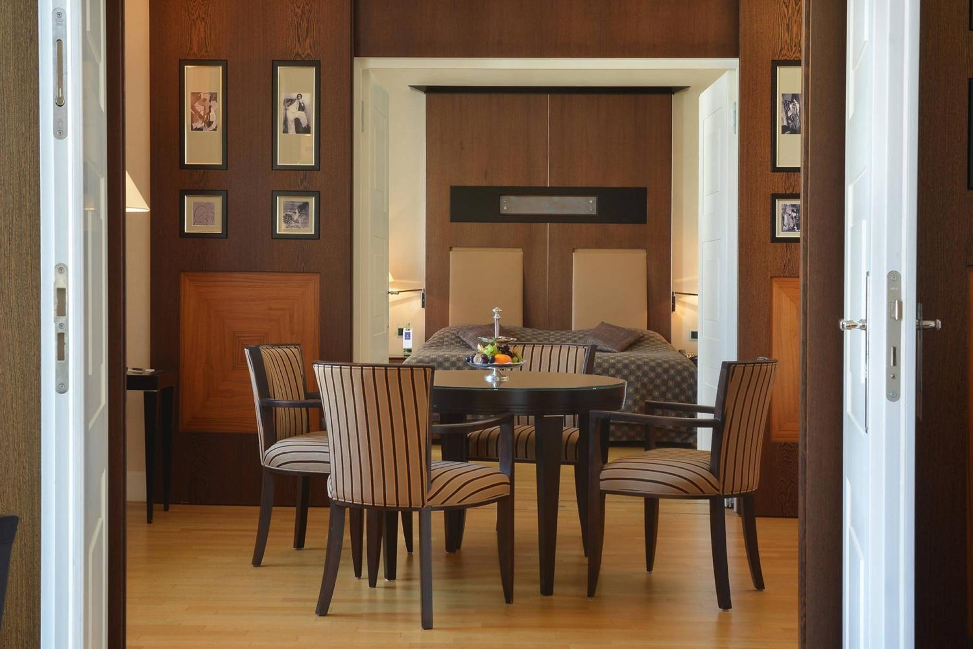 Hotel Elephant Weimar, Autograph Collection Экстерьер фото A suite at the hotel