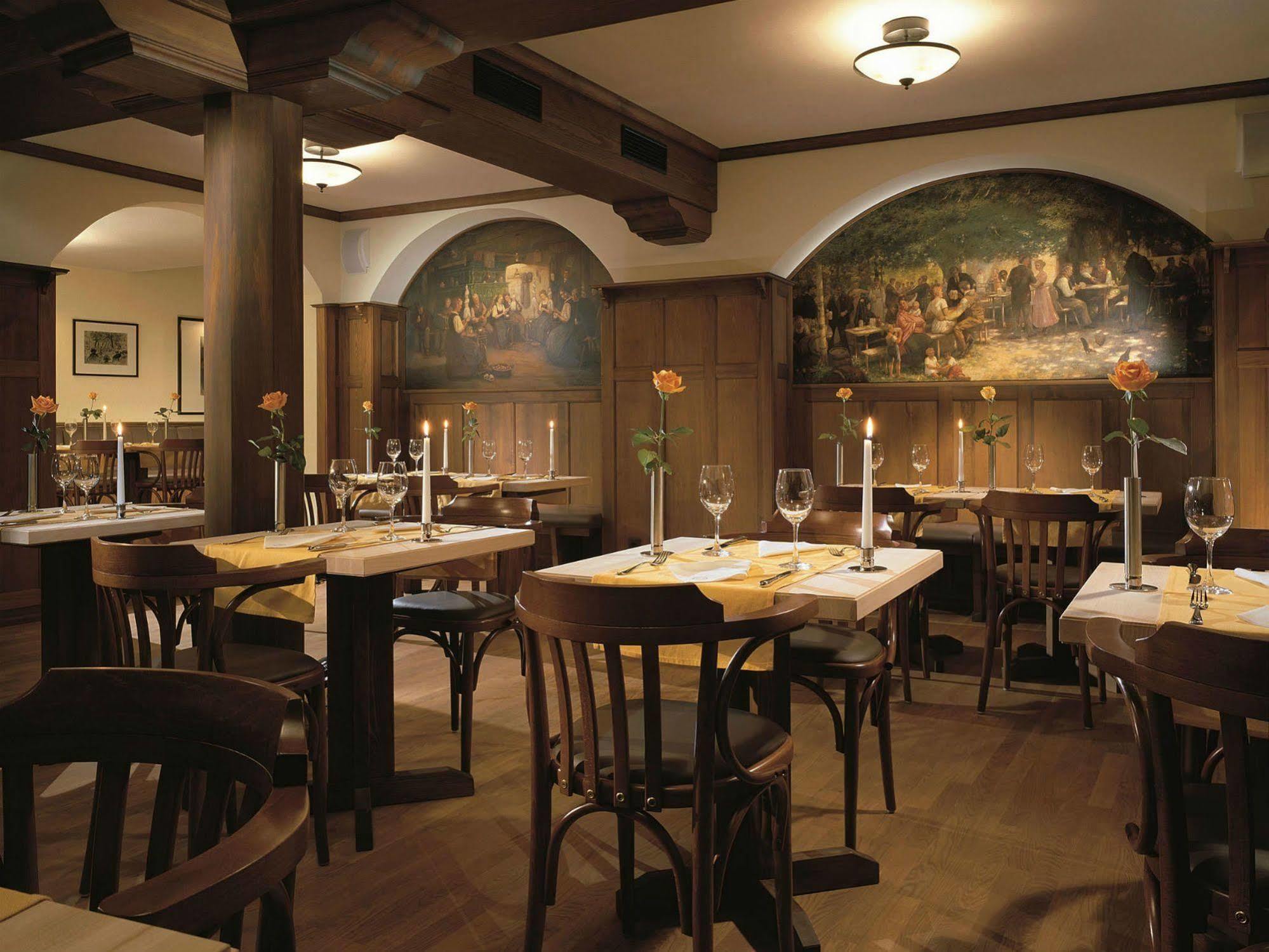 Hotel Elephant Weimar, Autograph Collection Экстерьер фото Interior of the restaurant